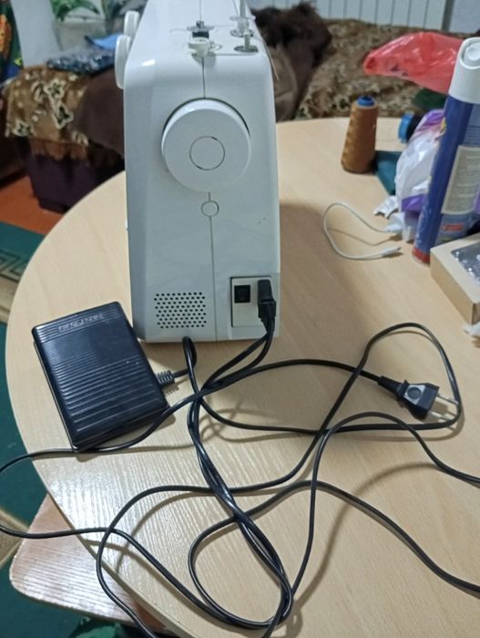 Продам швейную машинку