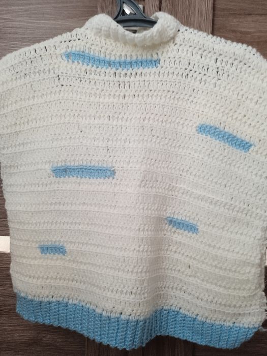 Связанная желетка