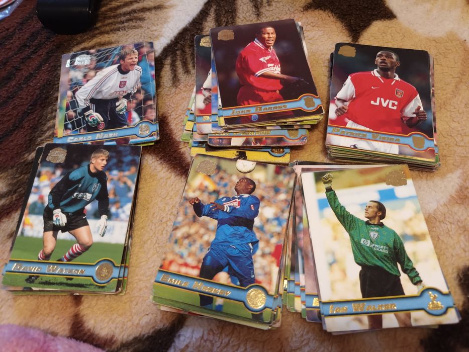 cartonase-fotbal-premier-league-gold-98-setul-con-ine-96-de-cartonas