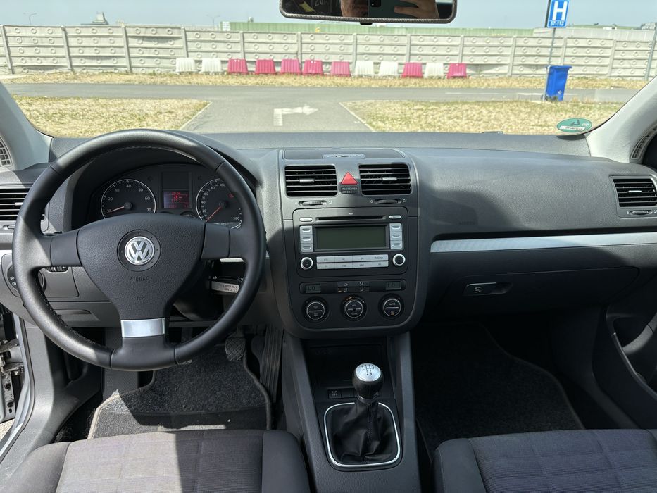 Golf 5 Tour-Benzina 1.6 MPI-2007