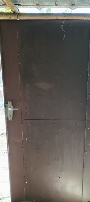 2 бр. метални врати с каса