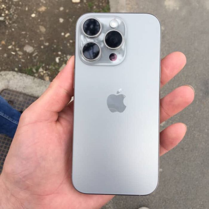 Vând iPhone 16 pro cu mdm