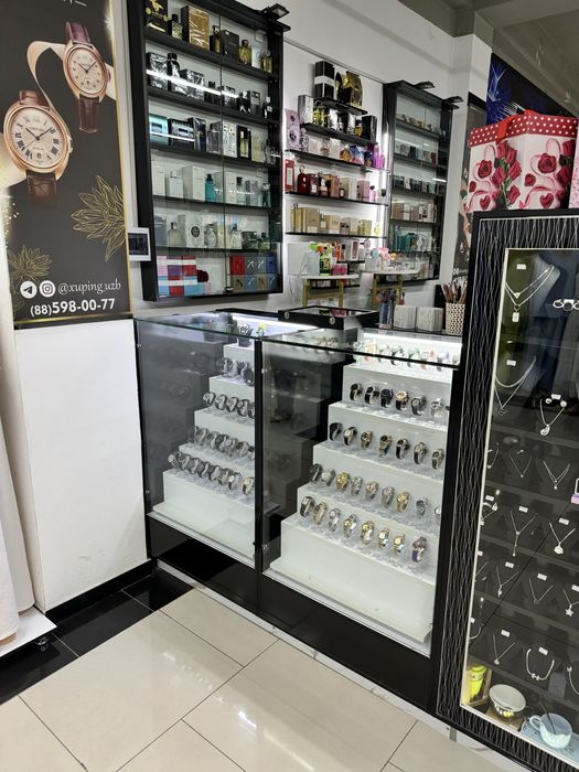 Продаётся торговая витрина (островок)