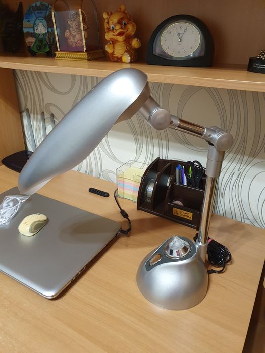 Настольная лампа