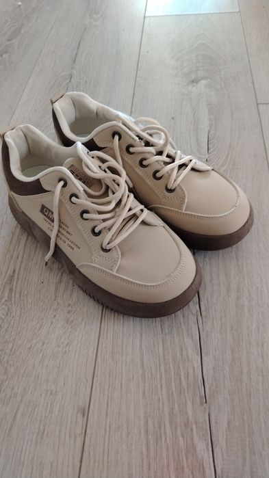 Продам новую осеннюю обувь