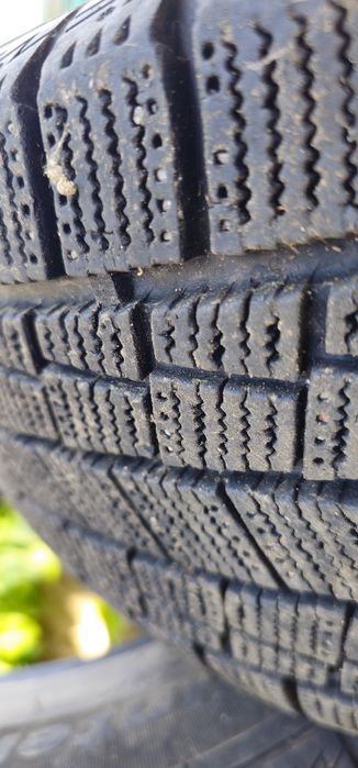 Продам шины зимние 235/60/18