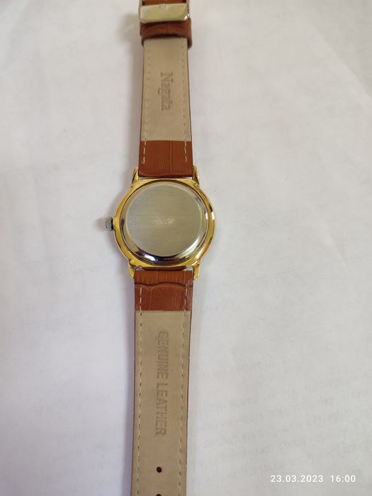 Продам часы механические базис