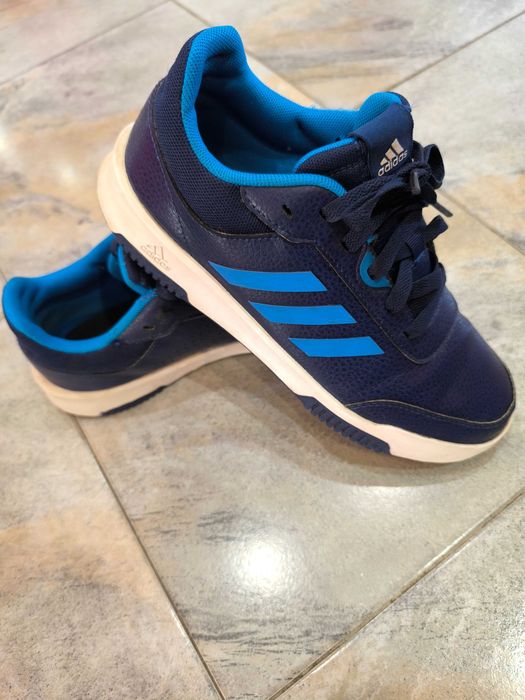 Маратонки Nike, Adidas