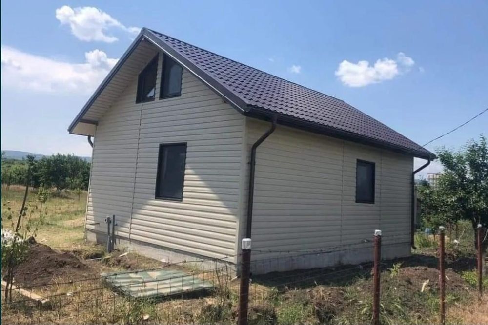 Case pe structură metalică