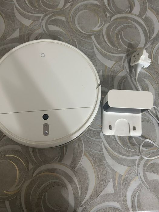 Робот пылесос рабочий