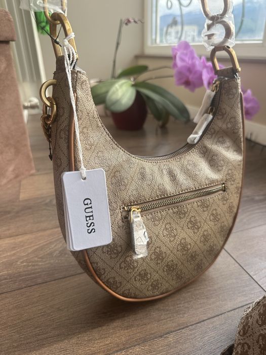 Чанта Guess Dagan & шапка Guess Aviana