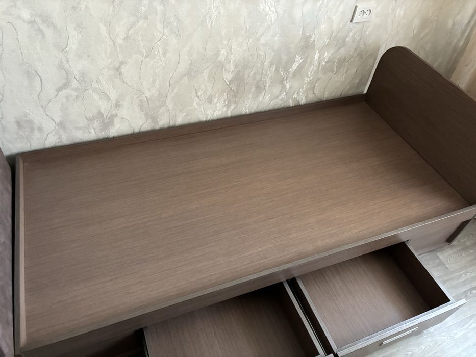 Продам Кровать 90*200