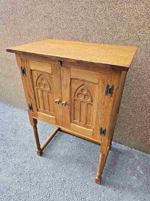 Шкаф в Готически стил