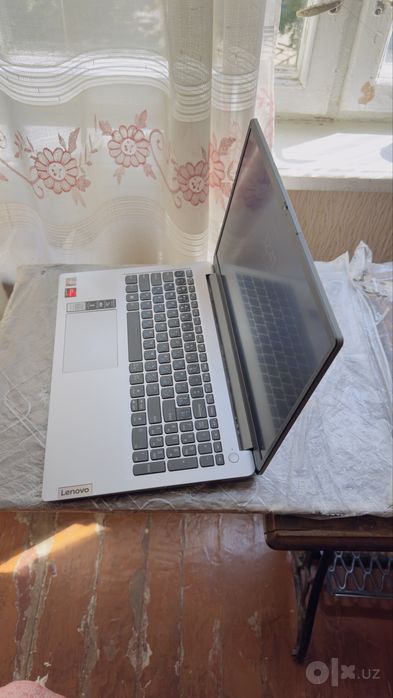 Lenovo Ryzen 7 5700U