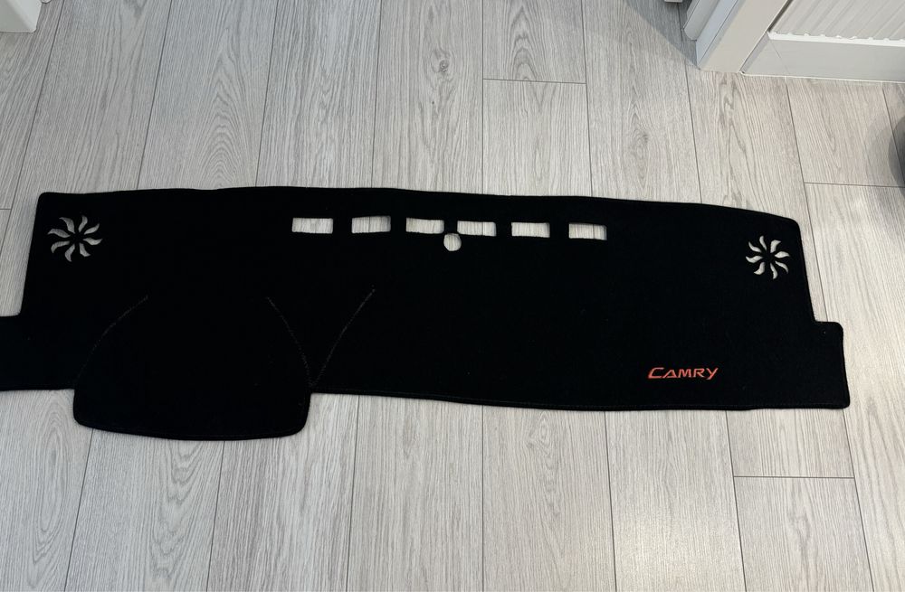 Накидка на панель самry 70