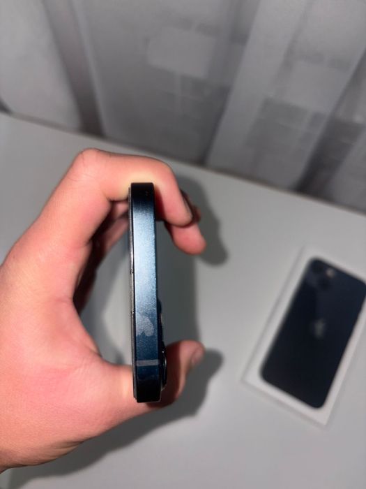 Продам Айфон 13