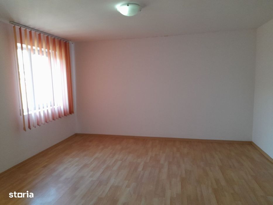 Casa de vânzare com. Florica