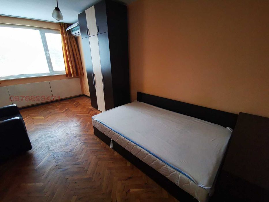 Дава се под наем Тристаен апартамент в Варна, Център - 70 кв.м за 561 € - Снимка #1