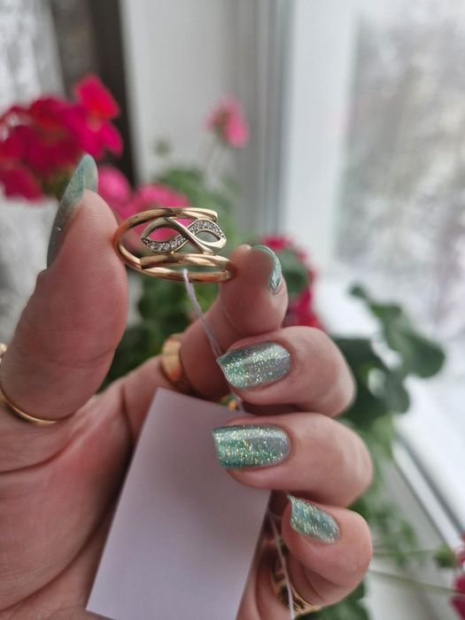 Продам золотое кольцо. 16 Размер