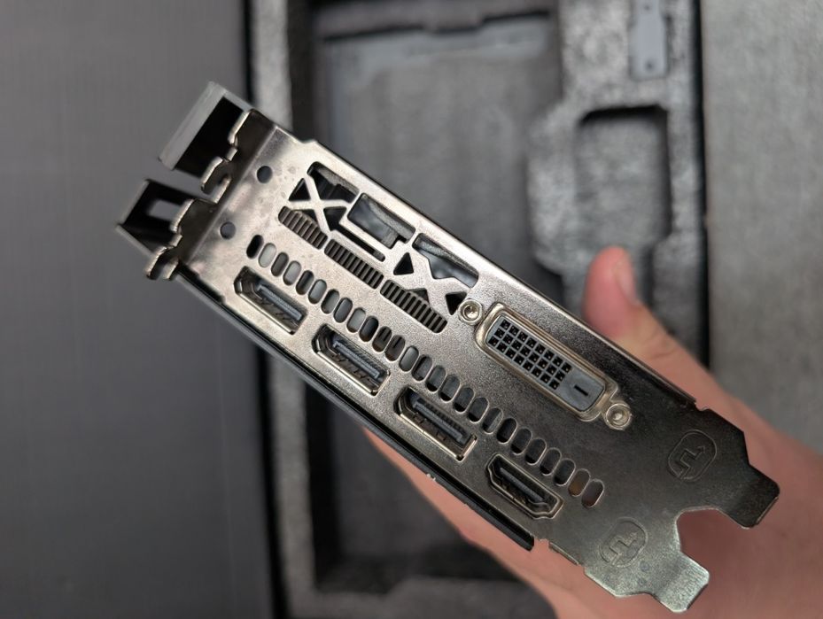 Продам видеокарту Radeon RX580