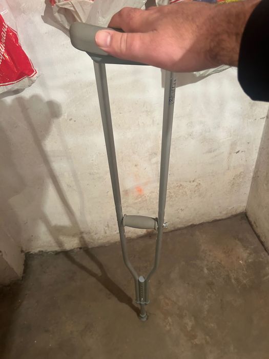 Патерици 2 броя цена за брой 15 лв