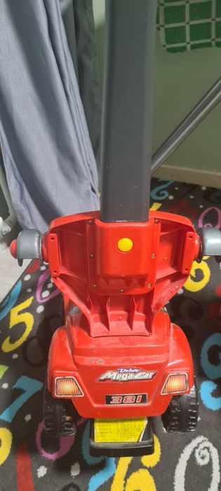 Машинка толокар.