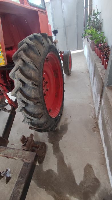 Т25  traktor              .