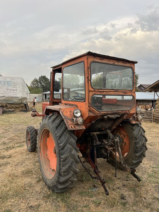 Tractor u650 cu utilaje
