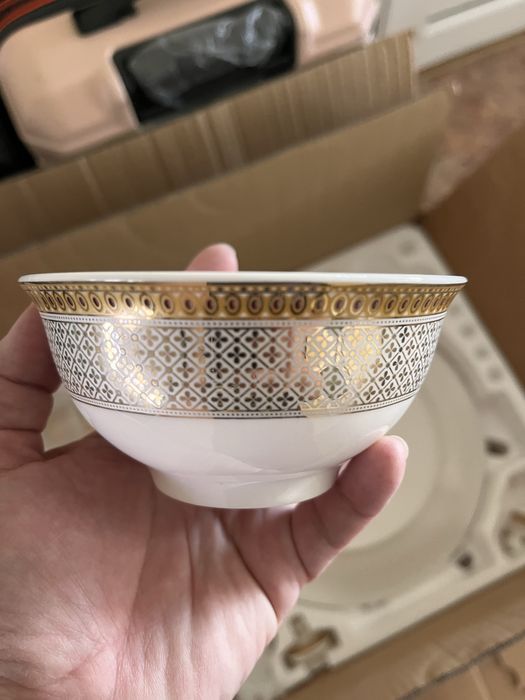 Продается чайно-столовый сервиз