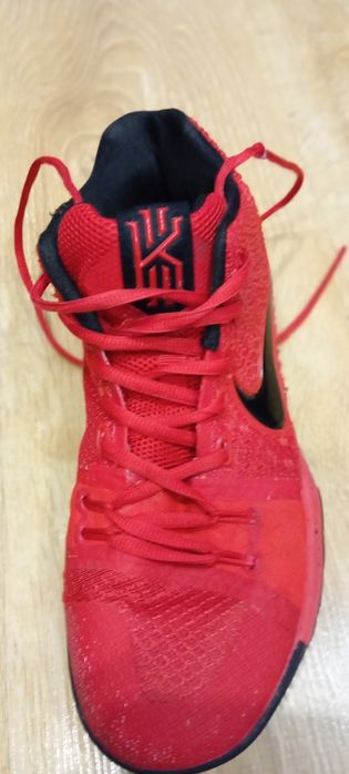 Продам баскетбольные кроссовки kyrie 3