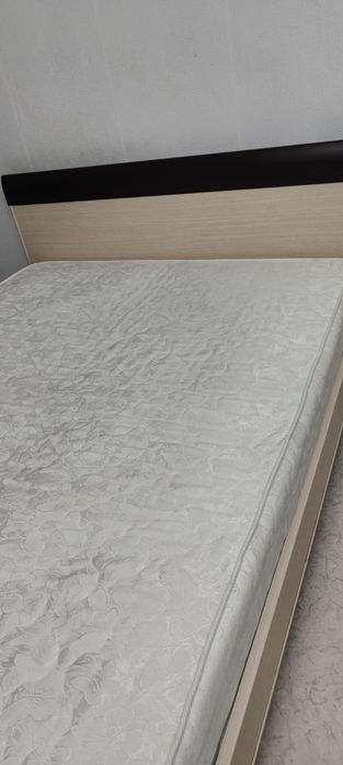 Продам двухспальную кровать