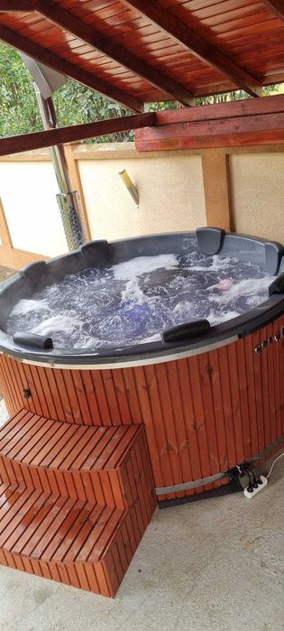 Casa Royal --vilă de inchiriat integral,ciubăr,foișor și loc de joacă.