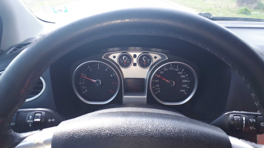 Ford Focus 1.6, хечбег, 100к.с.
