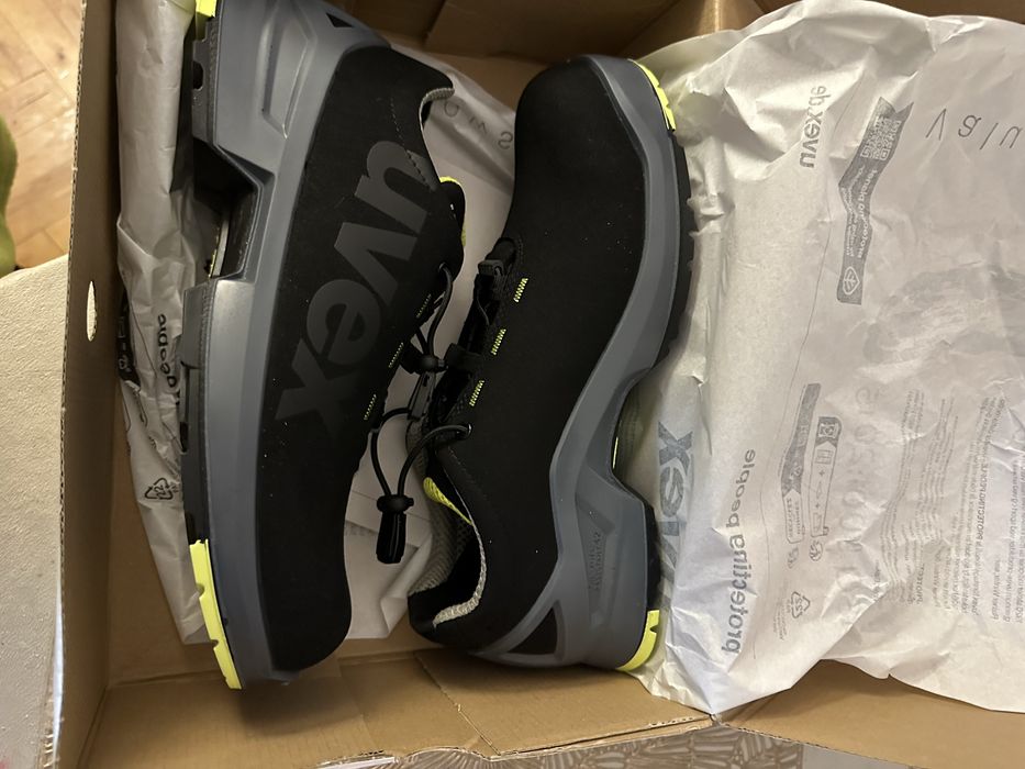 Чисто нови работни обувки Uvex