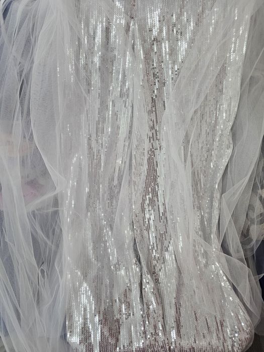 Продам детские нарядные платья.