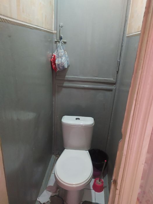 СрочнПродаётся своя 2 ком квартира сергели раён куйлук 5    балкон 2*3