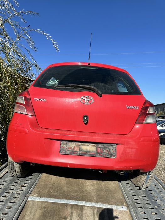 Dezmembrez toyota yaris 2011