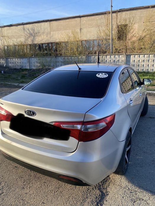Продам машину Kia Rio 2012 года