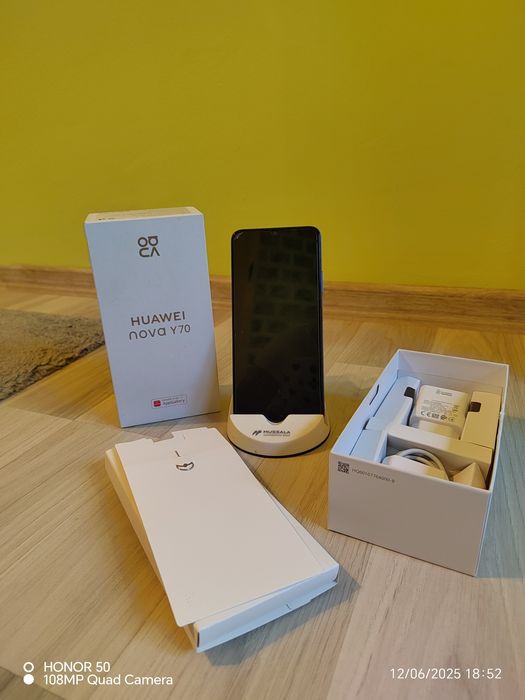 Huawei Nova  Y70