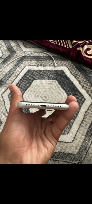 Iphone 11 sotiladi rangi oq