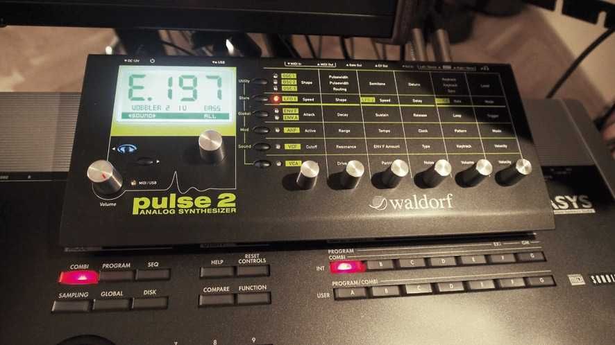Waldorf Pulse 2 sintetizator analog