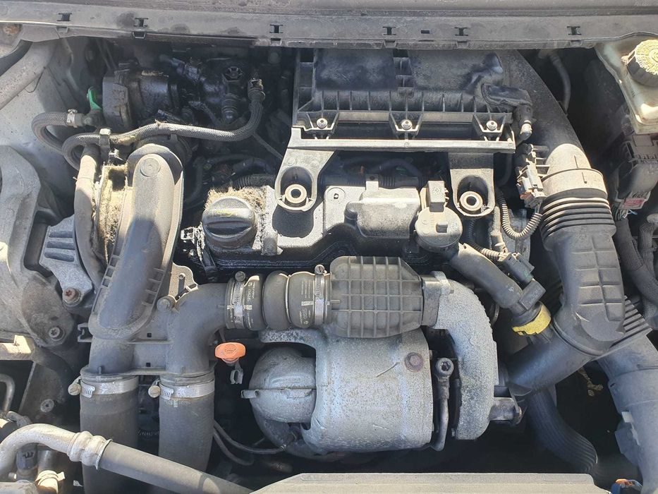 Dezmembrez Peugeot 308 1.6 hdi 2015