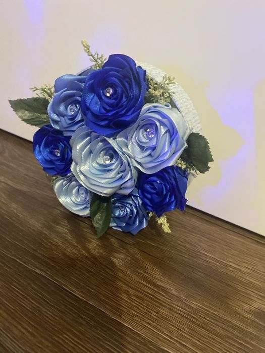 Aranjament floral din satin