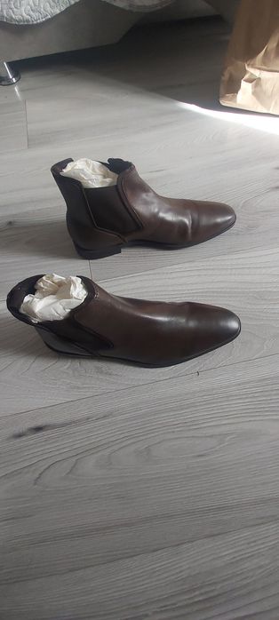 Ghete din piele.