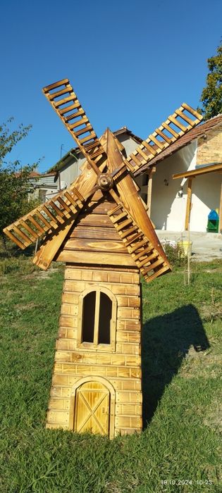Вятърна мелница - градинска декорация