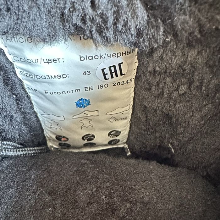 Продаётся спецобувь и спецодежда