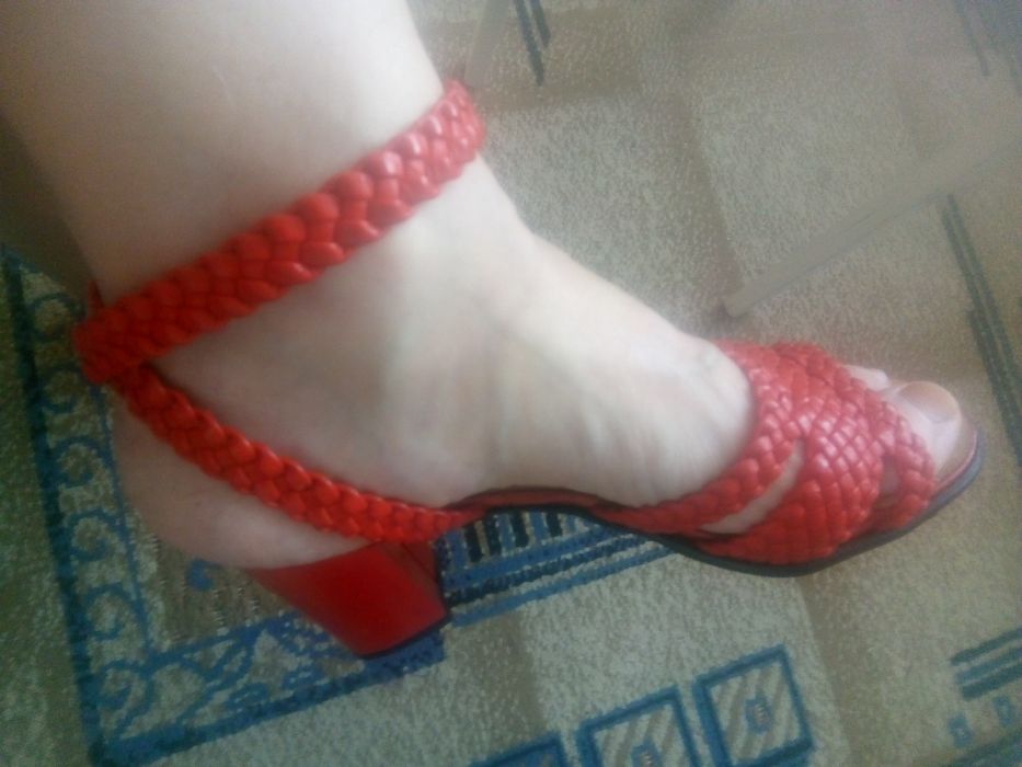 Продам босоножки