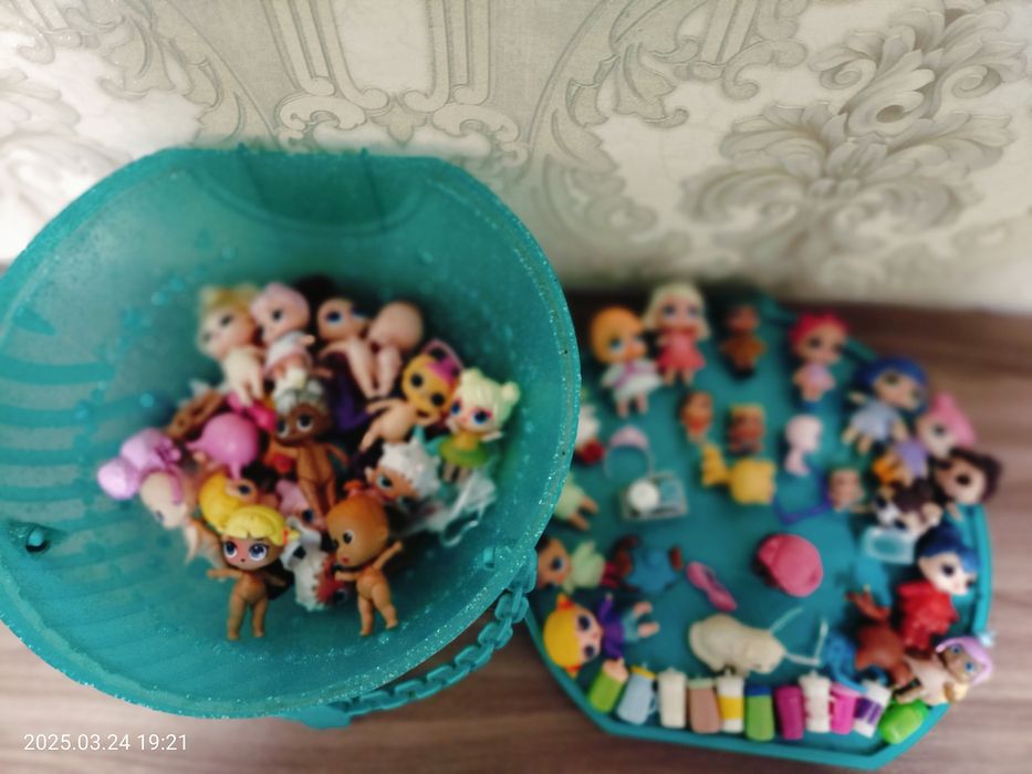 Продам набор кукол LOL