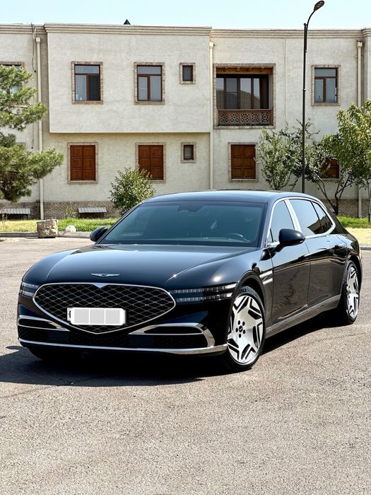 Genesis G90 Limousine