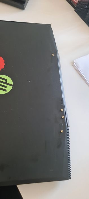 HP Pavilion Gaming 15-cx | i5-8300H | 8GB RAM | GTX 1050Ti 4GB | Defect carcasă spate